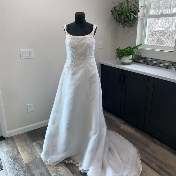 🚫SOLD🚫White Wedding Gown Sz 8 soft Organza Overlay - Picture 4 of 8